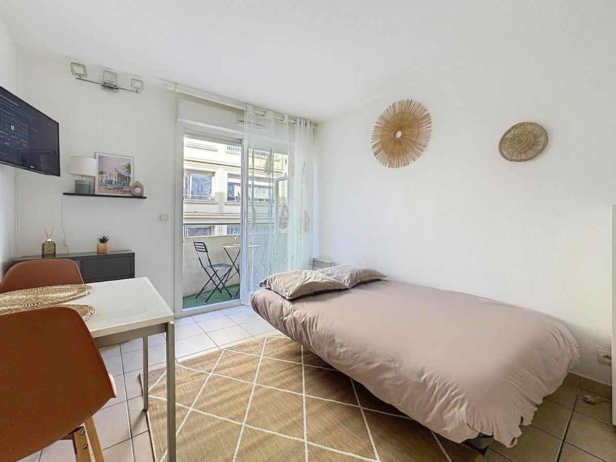 Calme Avec Balcon Proche Du Port De Apartment Nizza